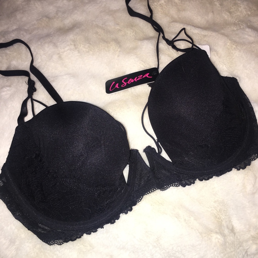 BLACK STRUCTURED BRA